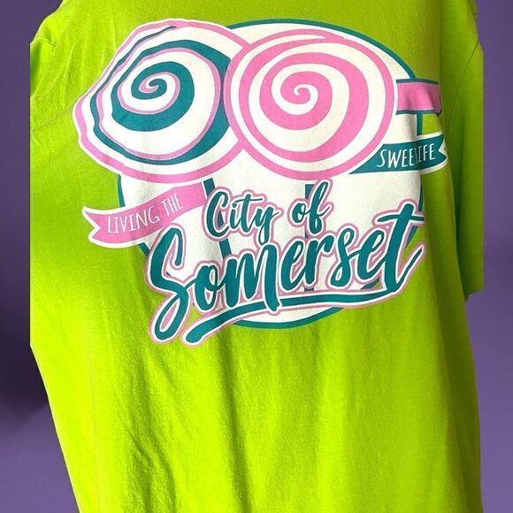Bright green t shirt  City of Summer Set T Shirt Fun to wear Size L Like New - Picture 2 of 4
